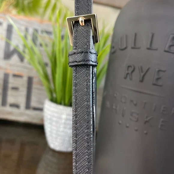 Kate Spade black Newbury purse with gold hardware - Picture 9 of 9